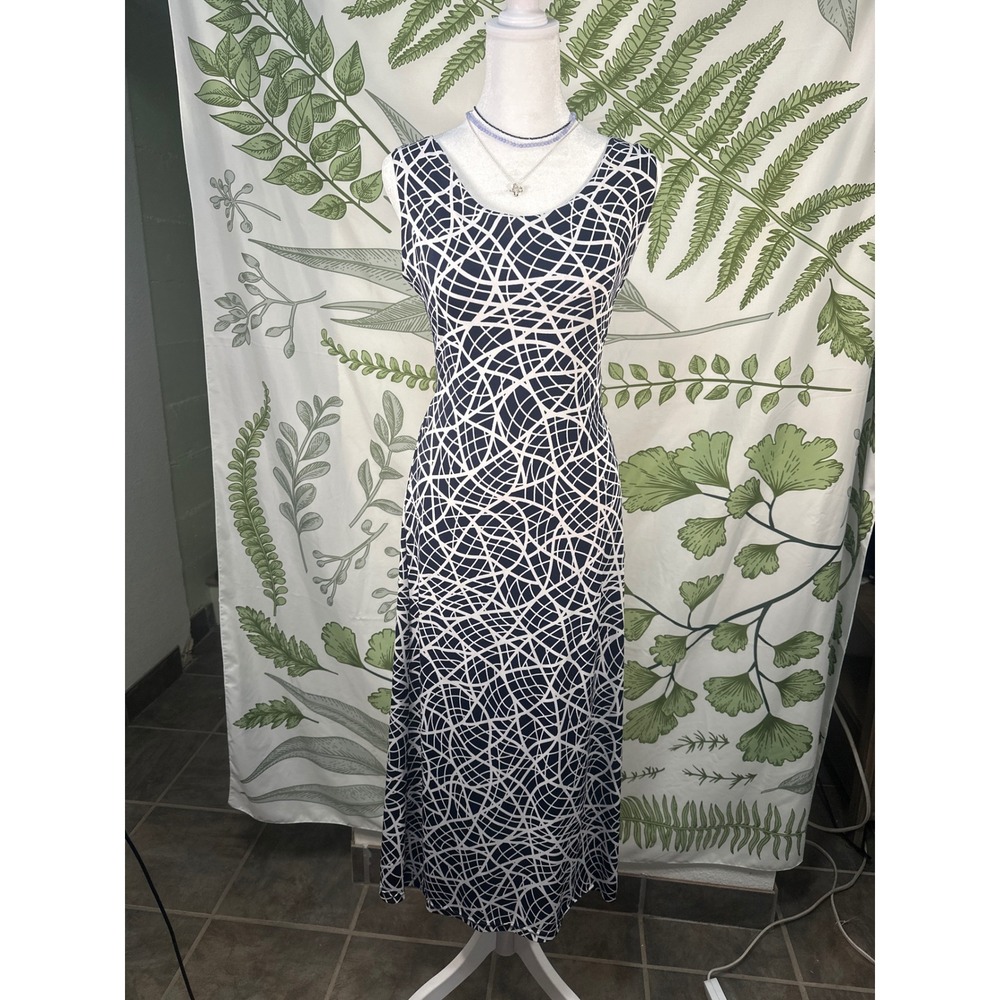 Black White Geometricโ Print Sleeveless Maxi Dress Cutout Back
